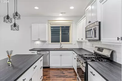 8826 SW Spruce St, Portland, OR 97223 - Photo 10