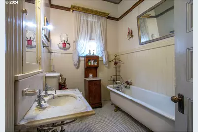 608 W 6th St, The Dalles, OR 97058 - Photo 16