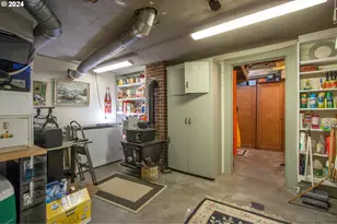 608 W 6th St, The Dalles, OR 97058 - Photo 32