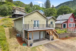 526 W Lincoln St, Bingen, WA 98605 - Photo 1