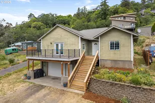 526 W Lincoln St, Bingen, WA 98605 - Photo 2