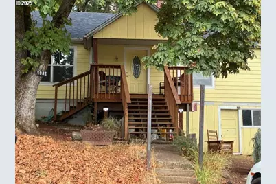 1932 NE Commercial Ave, Roseburg, OR 97470 - Photo 2