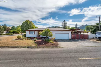 225 SE Stevenson Ave, Myrtle Creek, OR 97457 - Photo 1