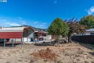 225 SE Stevenson Ave, Myrtle Creek, OR 97457 - Photo 32