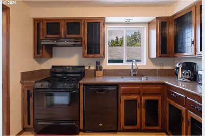 645 SE 4th St, Newport, OR 97365 - Photo 6