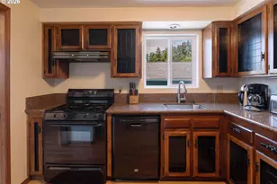 645 SE 4th St, Newport, OR 97365 - Photo 6