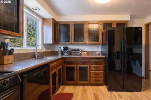 645 SE 4th St, Newport, OR 97365 - Photo 8