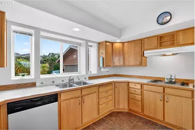 638 NE 55th St, Newport, OR 97365 - Photo 16