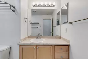 10857 SW Canterbury Ln, Tigard, OR 97224 - Photo 16