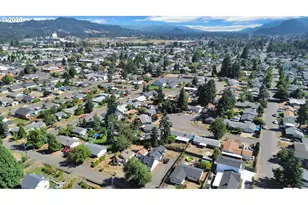 455 S 38th St, Springfield, OR 97478 - Photo 36