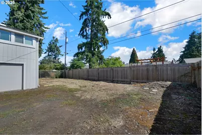 455 S 38th St, Springfield, OR 97478 - Photo 10