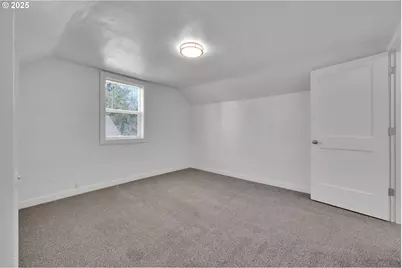 455 S 38th St, Springfield, OR 97478 - Photo 32