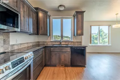 87142 Vesta Ln, Bandon, OR 97411 - Photo 8