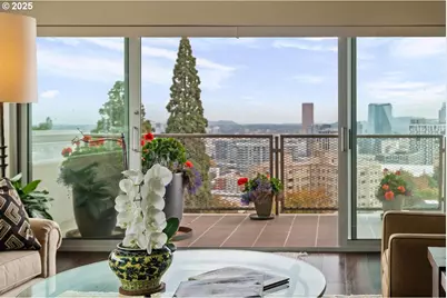 2323 SW Park Pl #1006, Portland, OR 97205 - Photo 2