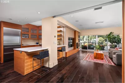 2323 SW Park Pl #1006, Portland, OR 97205 - Photo 8