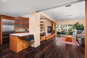 2323 SW Park Pl, Portland, OR 97205 - Photo 8