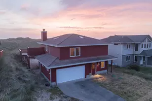 910 NW Oceania Dr, Waldport, OR 97394 - Photo 12
