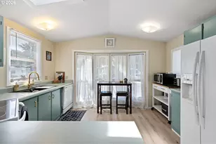 1400 Candlelight Dr, Eugene, OR 97402 - Photo 4