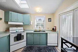 1400 Candlelight Dr, Eugene, OR 97402 - Photo 6