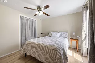1400 Candlelight Dr, Eugene, OR 97402 - Photo 16