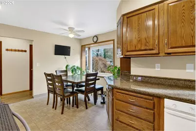 14530 NE Knott Ct, Portland, OR 97230 - Photo 12