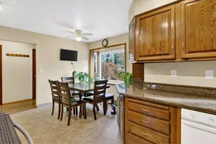 14530 NE Knott Ct, Portland, OR 97230 - Photo 12