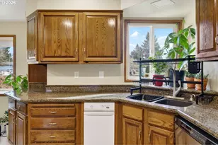 14530 NE Knott Ct, Portland, OR 97230 - Photo 8