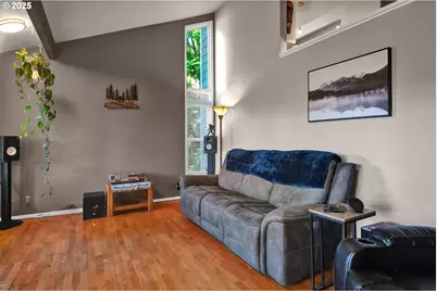 7025 Glacier Dr, Springfield, OR 97478 - Photo 6