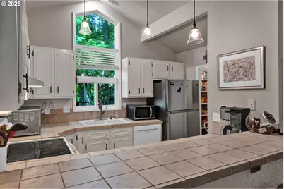 7025 Glacier Dr, Springfield, OR 97478 - Photo 16