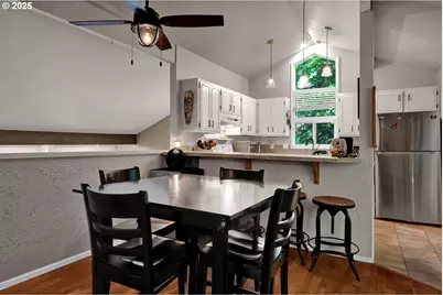 7025 Glacier Dr, Springfield, OR 97478 - Photo 10