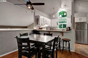 7025 Glacier Dr, Springfield, OR 97478 - Photo 10