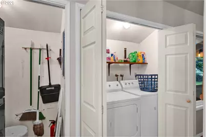 7025 Glacier Dr, Springfield, OR 97478 - Photo 14