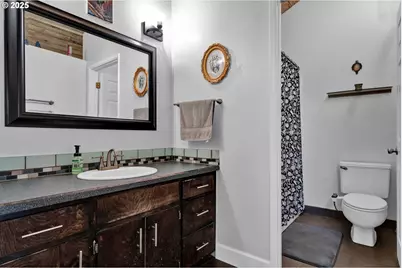 7025 Glacier Dr, Springfield, OR 97478 - Photo 26