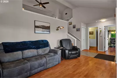 7025 Glacier Dr, Springfield, OR 97478 - Photo 8