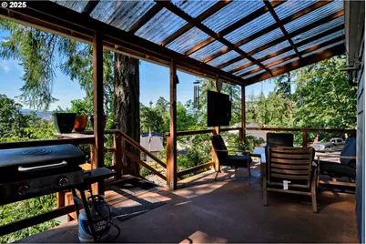 7025 Glacier Dr, Springfield, OR 97478 - Photo 4