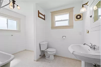 322 W C St, Rainier, OR 97048 - Photo 26