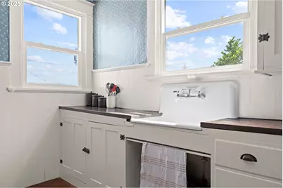 322 W C St, Rainier, OR 97048 - Photo 22