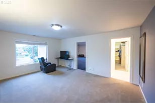3338 Lakeside Dr, Eugene, OR 97401 - Photo 38