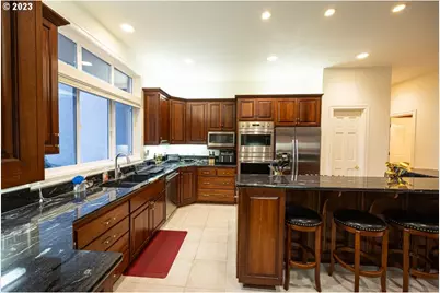 3338 Lakeside Dr, Eugene, OR 97401 - Photo 16