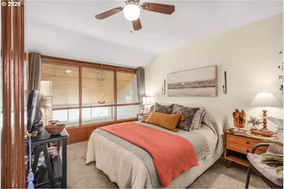 91 N Hayden Bay Dr, Portland, OR 97217 - Photo 12