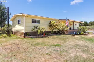 185 N 6th St, Lakeside, OR 97449 - Photo 2
