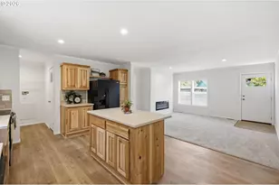 1551 A St, Springfield, OR 97477 - Photo 4