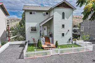 405 Elrod Ave, Maupin, OR 97037 - Photo 2