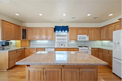 805 Impala Ave, Eugene, OR 97404 - Photo 16