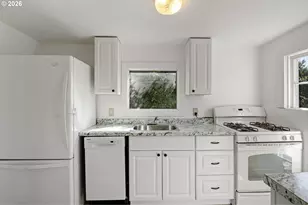330 NE 1st St, Oakland, OR 97462 - Photo 8