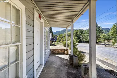 330 NE 1st St, Oakland, OR 97462 - Photo 2