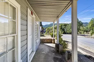 330 NE 1st St, Oakland, OR 97462 - Photo 2