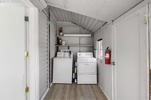 330 NE 1st St, Oakland, OR 97462 - Photo 10