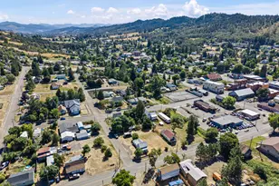 330 NE 1st St, Oakland, OR 97462 - Photo 48