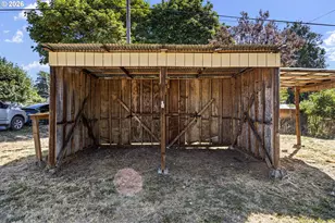 330 NE 1st St, Oakland, OR 97462 - Photo 38